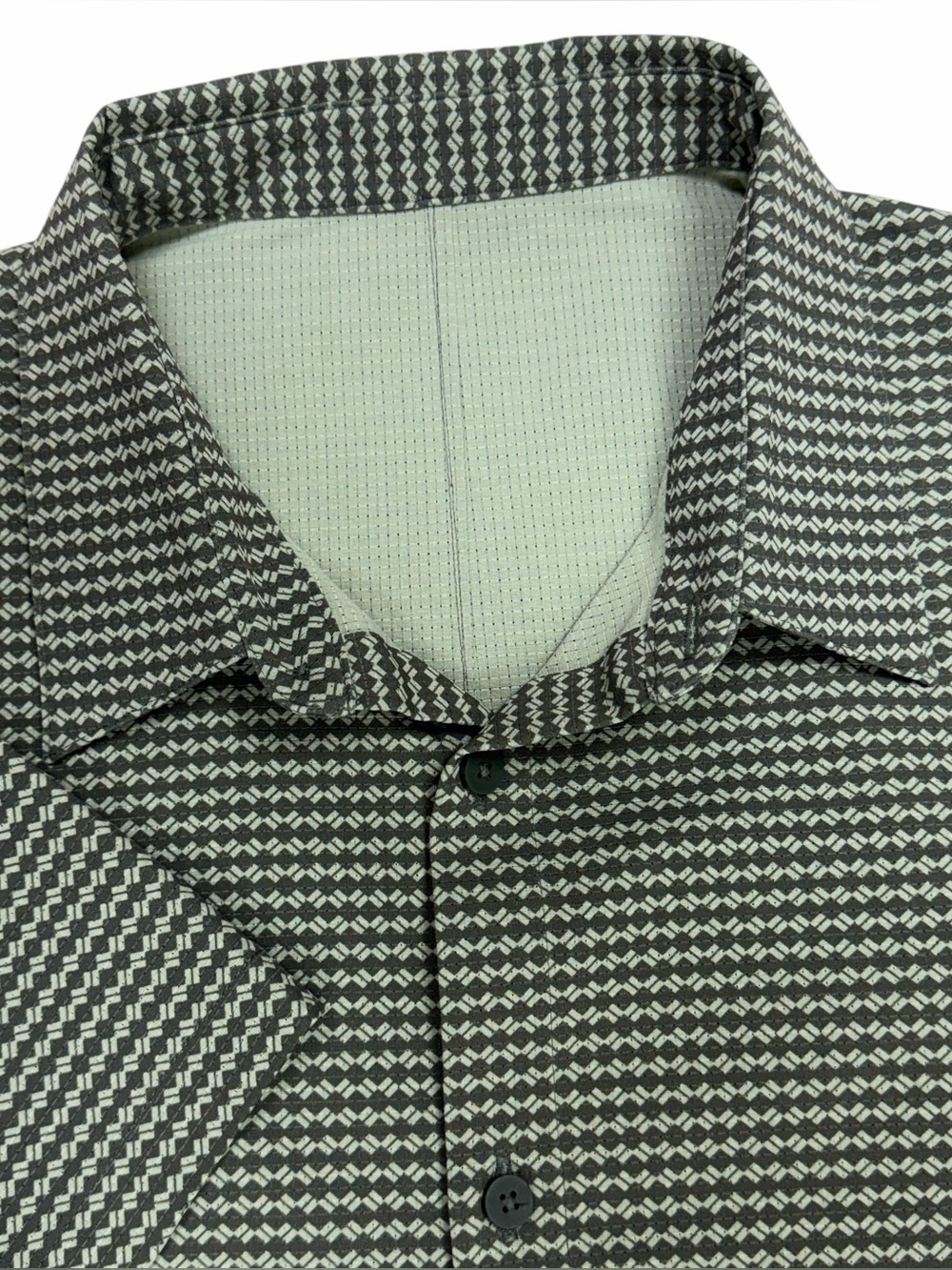 Lululemon Shirt Mens Medium Green Airing Easy Short Sleeve Button Geometric Camp